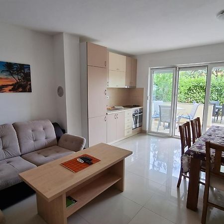 Apartments Bellator Šilo Exteriör bild