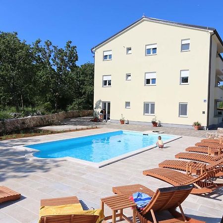 Apartments Bellator Šilo Exteriör bild