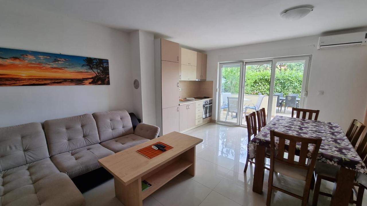 Apartments Bellator Šilo Exteriör bild