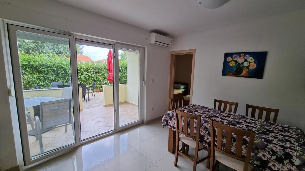 Apartments Bellator Šilo Exteriör bild
