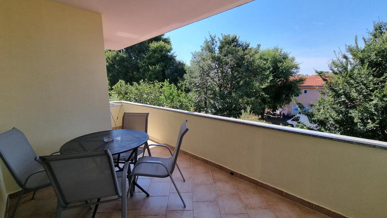 Apartments Bellator Šilo Exteriör bild