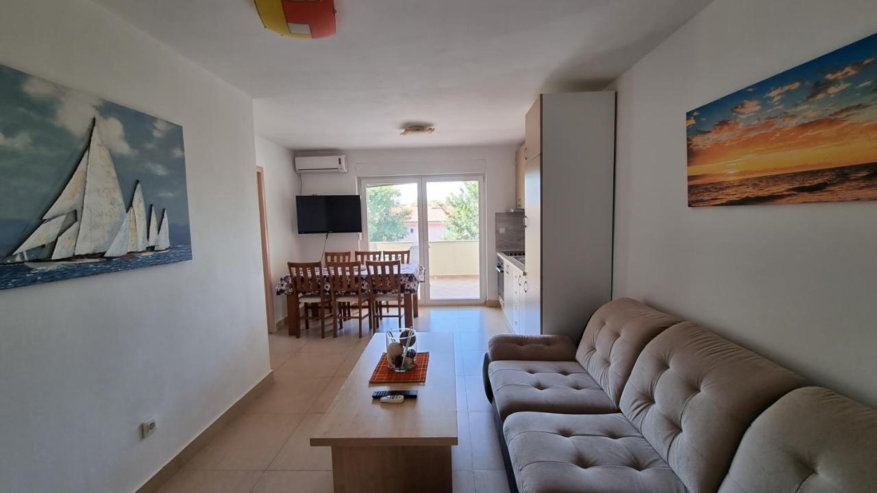 Apartments Bellator Šilo Exteriör bild