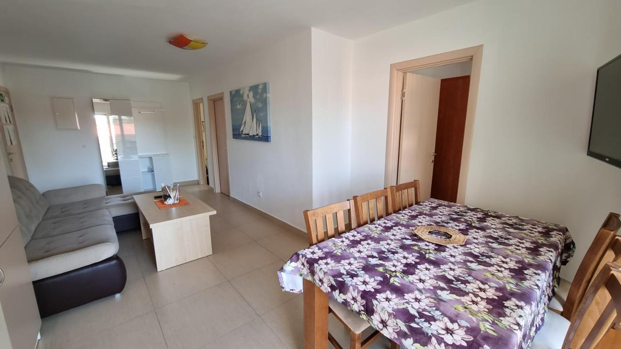 Apartments Bellator Šilo Exteriör bild