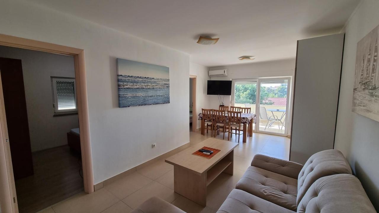 Apartments Bellator Šilo Exteriör bild