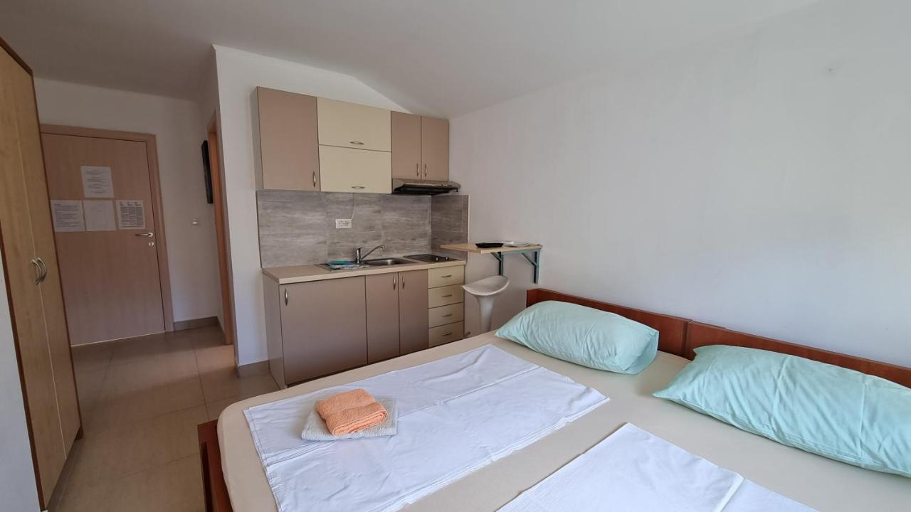 Apartments Bellator Šilo Exteriör bild