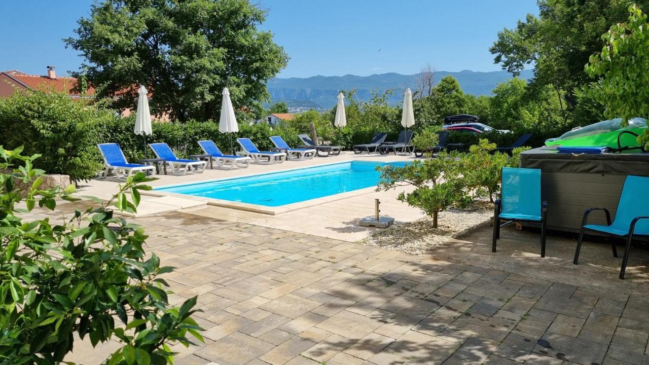 Apartments Bellator Šilo Exteriör bild