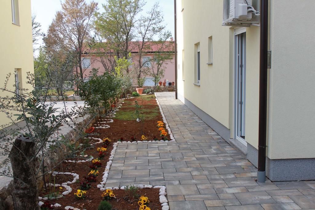 Apartments Bellator Šilo Exteriör bild