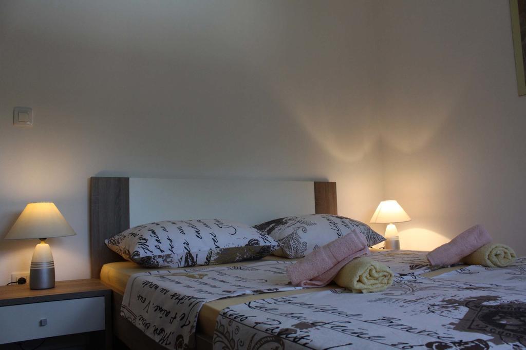 Apartments Bellator Šilo Exteriör bild
