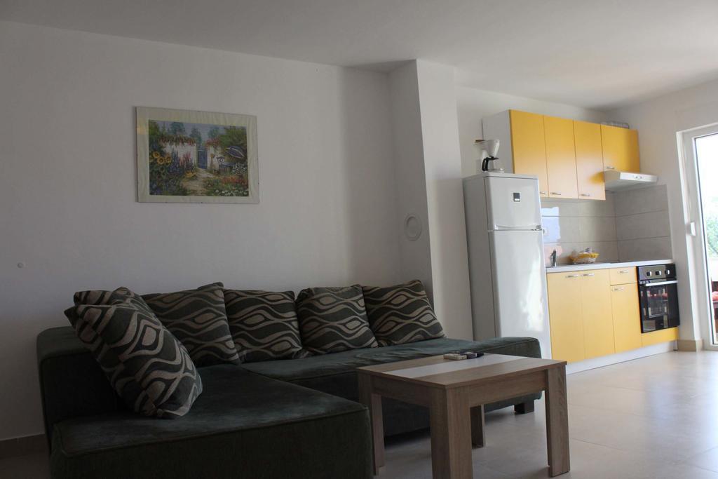 Apartments Bellator Šilo Exteriör bild