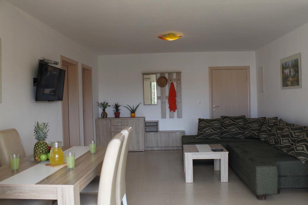 Apartments Bellator Šilo Exteriör bild