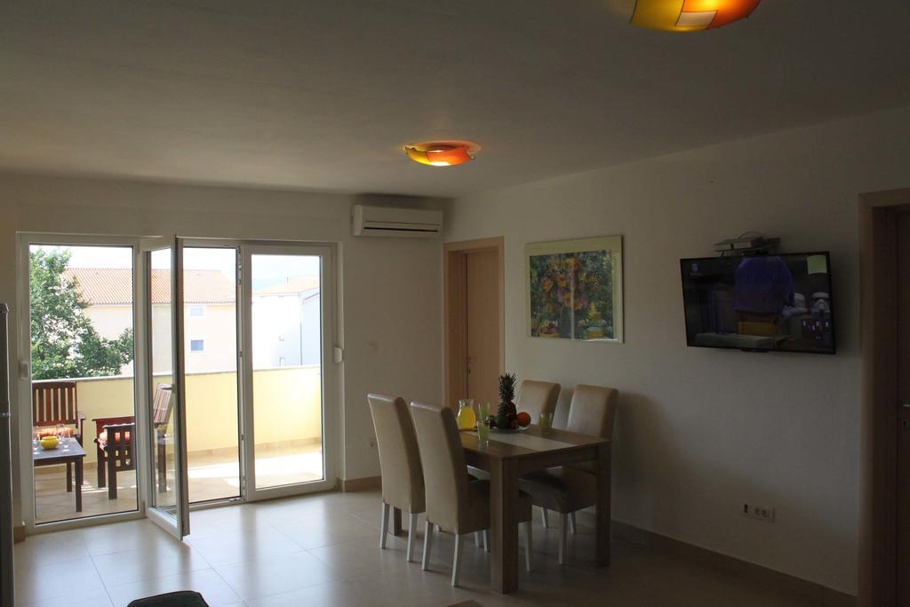 Apartments Bellator Šilo Exteriör bild