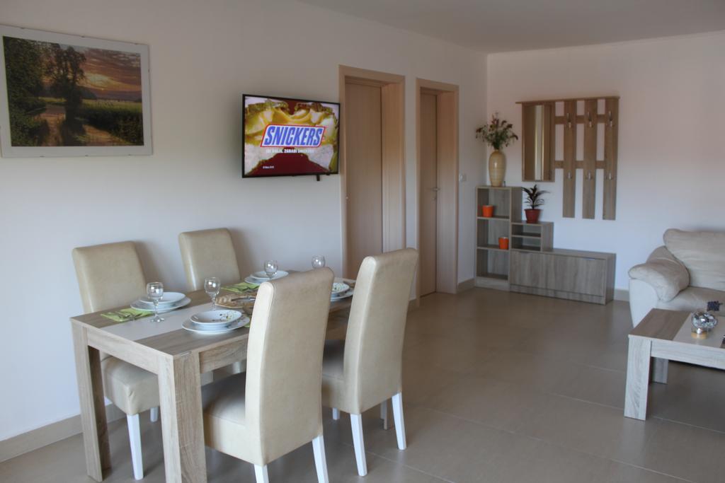 Apartments Bellator Šilo Exteriör bild