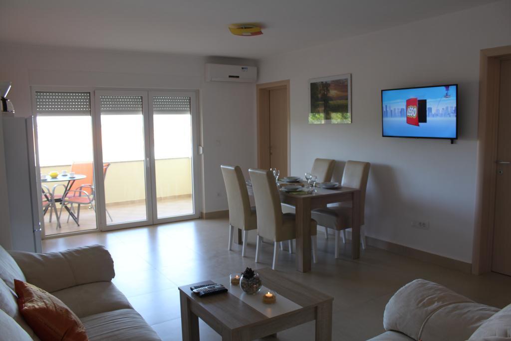 Apartments Bellator Šilo Exteriör bild