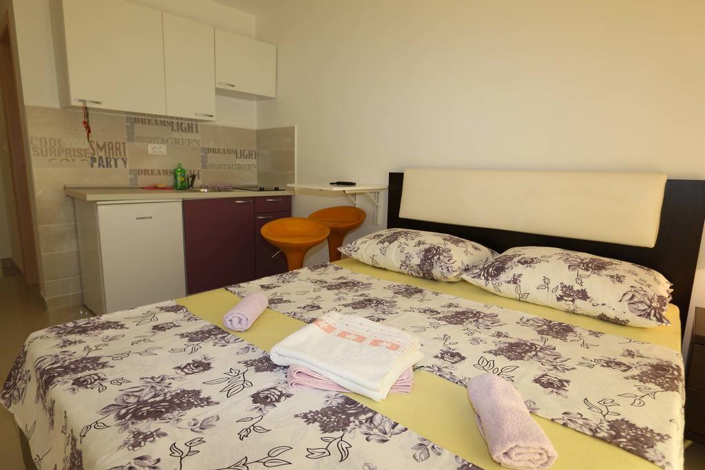 Apartments Bellator Šilo Exteriör bild