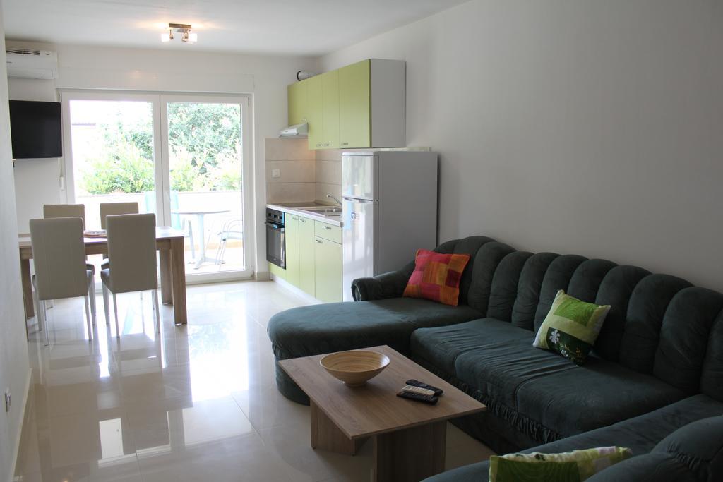 Apartments Bellator Šilo Exteriör bild