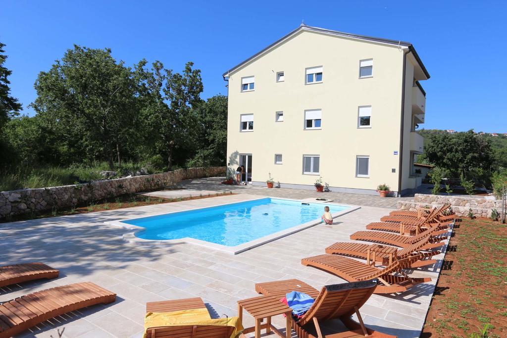 Apartments Bellator Šilo Exteriör bild